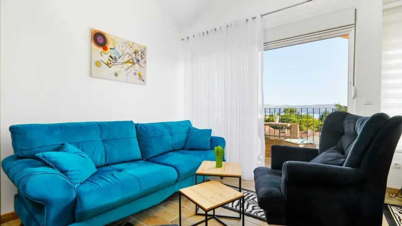 Izdavanje, stan, 50m², Tivat, Crna Gora