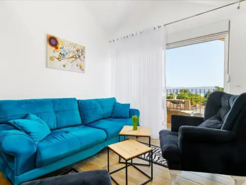 Izdavanje, stan, 50m², Tivat, Crna Gora - image 1