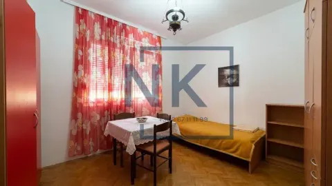 Smaller bedroom with a bed, table, and wardrobe. - image 7