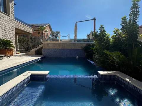 Izdavanje, jednosoban stan, 63m², Centar, Tivat - image 25