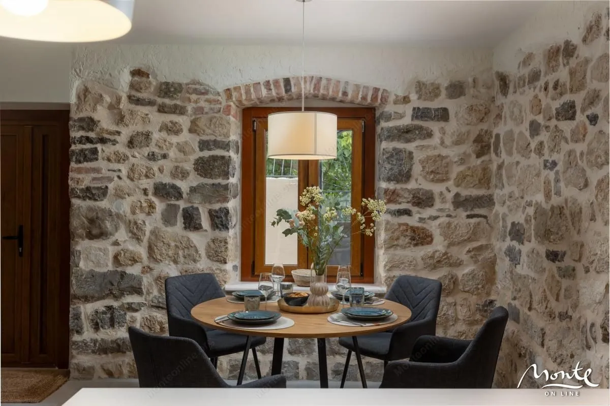 Sale, house, 110m², Kotor, Crna Gora