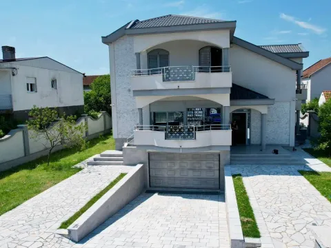 Prodaja, kuća, 320m², Podgorica, Crna Gora