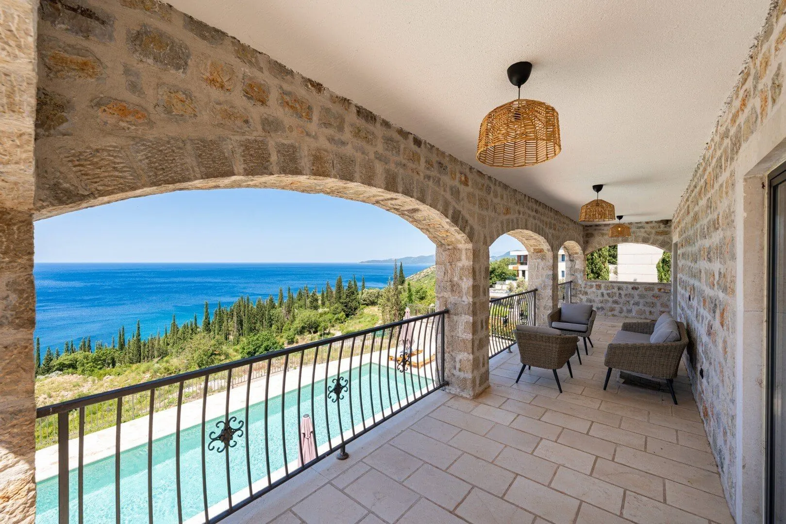 Sale, house, 374m², Drobni pijesak, Budva