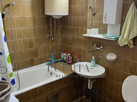 Rent, two bedroom apartment, 76m², Stari Aerodrom, Podgorica - image 11