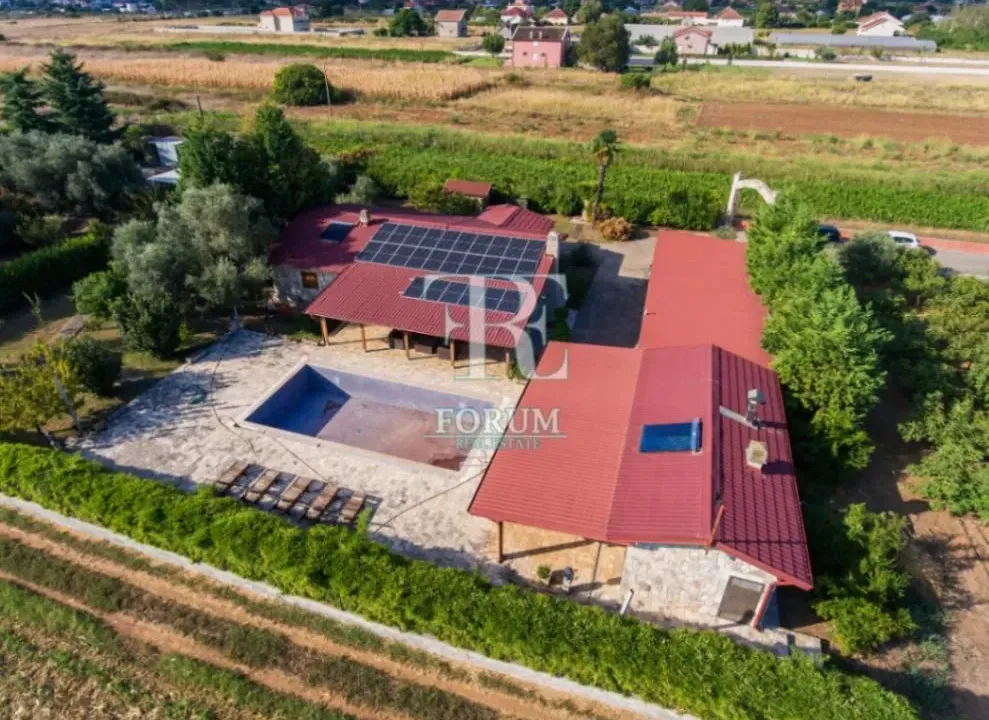 Prodaja, kuća, 215m², Podgorica, Crna Gora