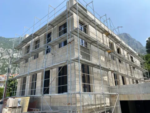 Prodaja, dvosoban stan, 103m², Dobrota, Kotor - image 2