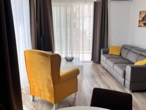 Izdavanje, jednosoban stan, 48m², Bečići, Budva