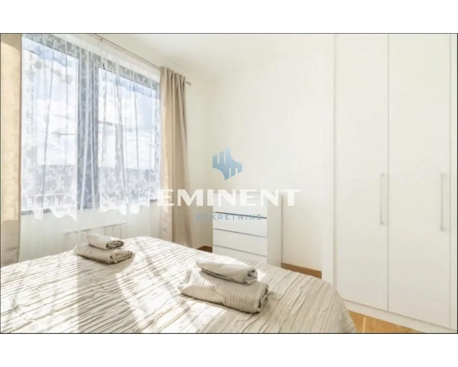 Izdavanje, trosoban stan, 86m², Savski Venac, Beograd