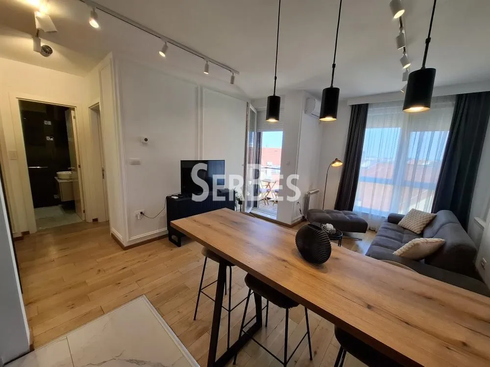 Izdavanje, dvosoban stan, 42m², Bulevar Oslobodjenja, Novi Sad Sve Podlokacije