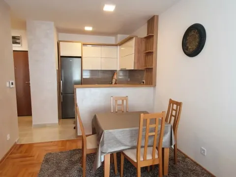 Rent, one bedroom apartment, 45m², Budva, Crna Gora - image 14