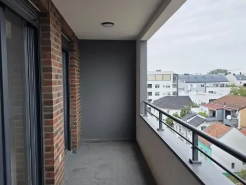 Izdavanje, trosoban stan, 92m², Novi Sad, Srbija - image 4