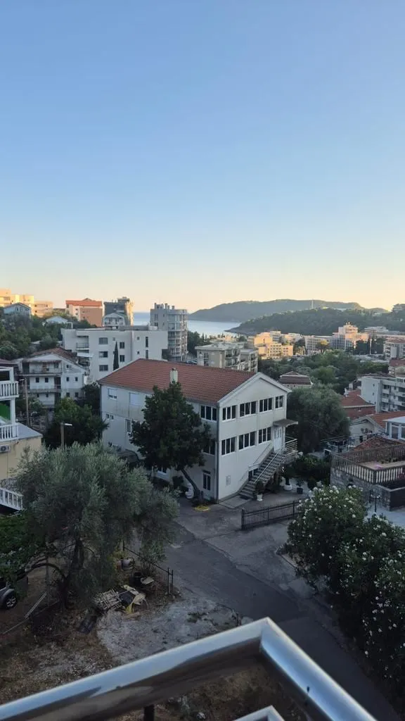Rent, three bedroom apartment, 88m², Bečići, Budva