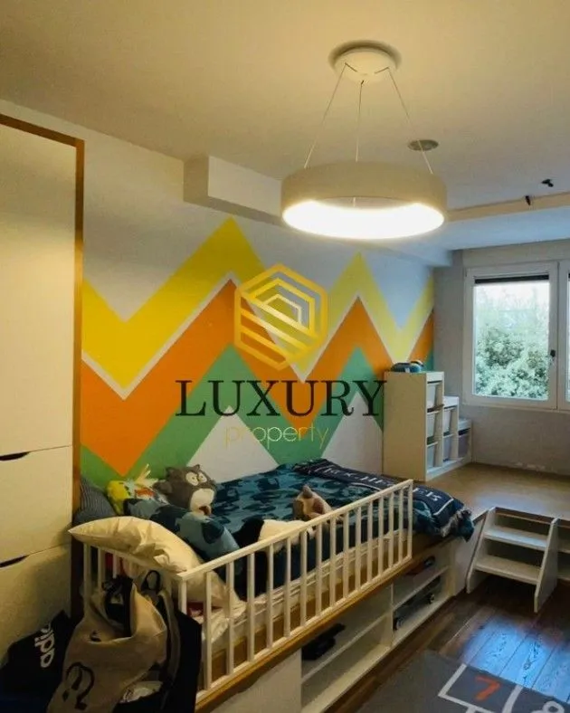 Prodaja, trosoban stan, 122m², Centar, Podgorica