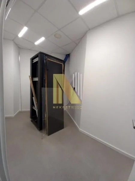 Rent, office space, 259m², Bulevar Evrope, Novi Sad Sve Podlokacije