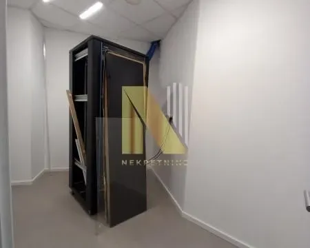 Izdavanje, poslovni prostor, 259m², Bulevar Evrope, Novi Sad Sve Podlokacije - image 9