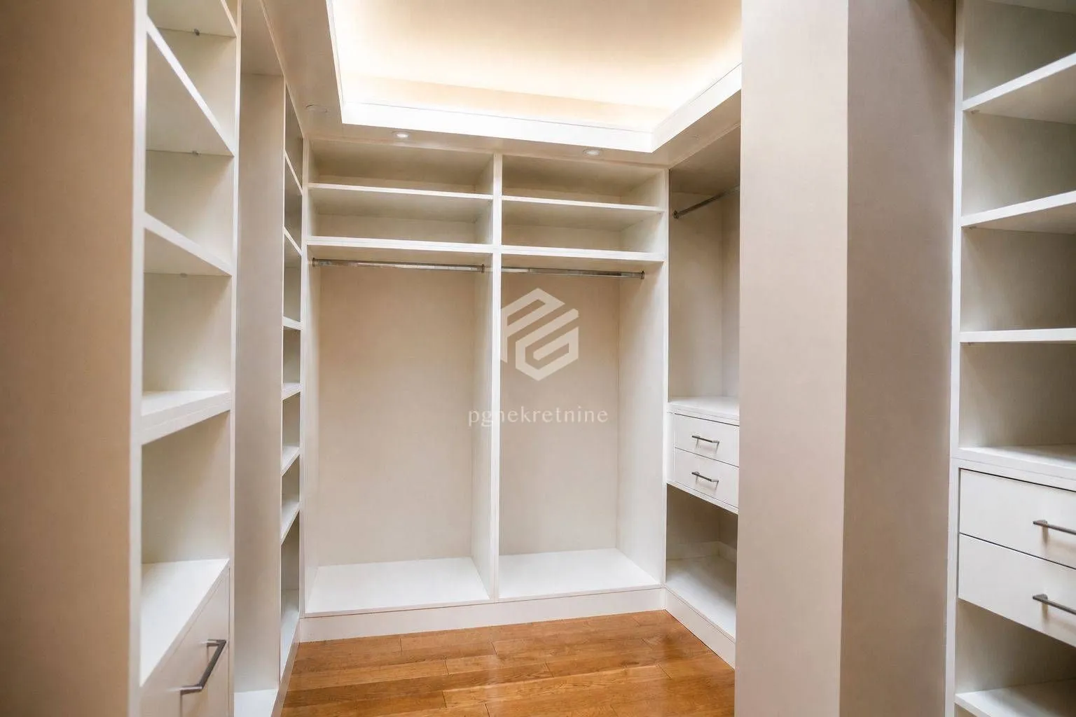 Rent, three bedroom apartment, 140m², Krivi Most, Podgorica