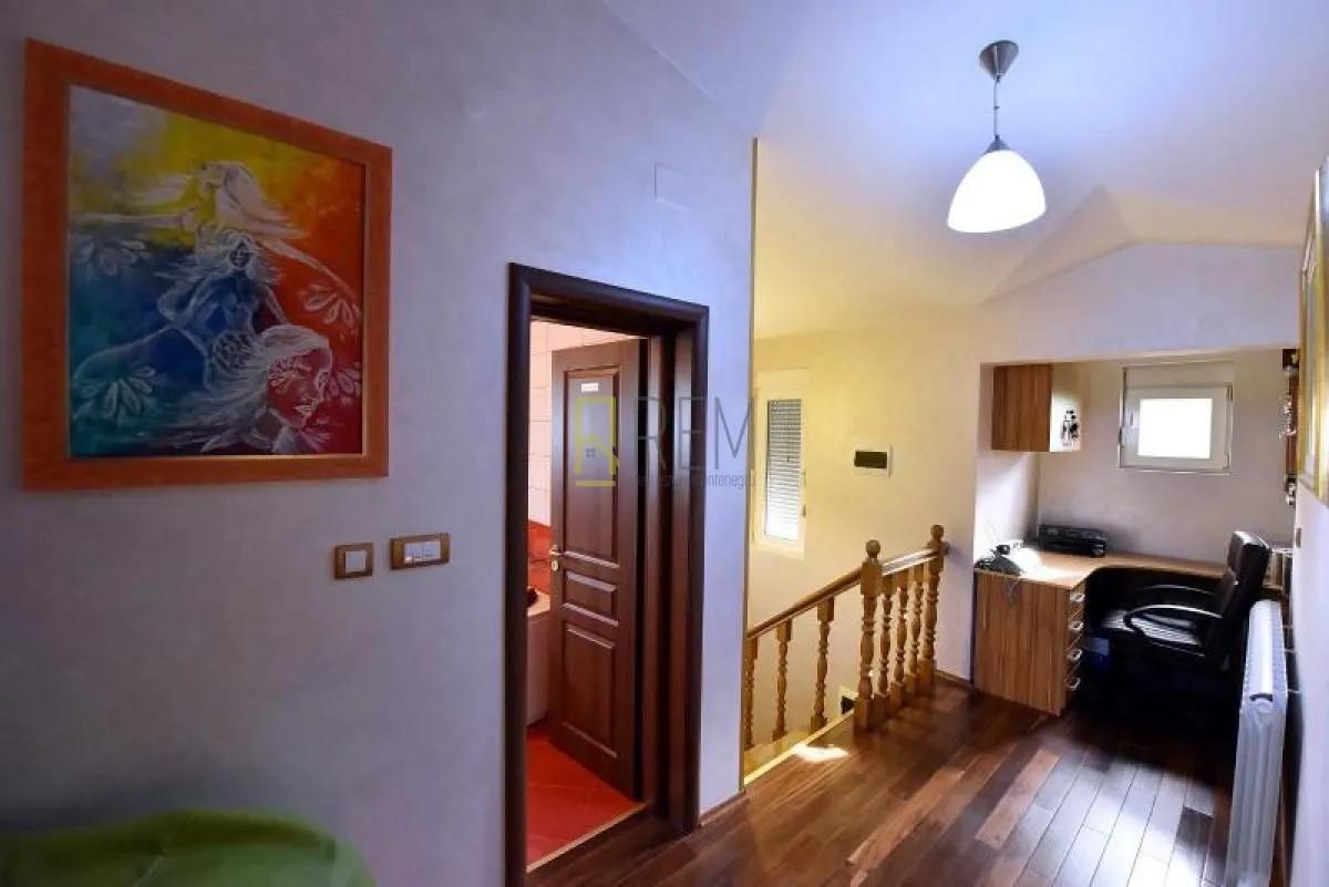 Prodaja, kuća, 200m², Podgorica, Crna Gora