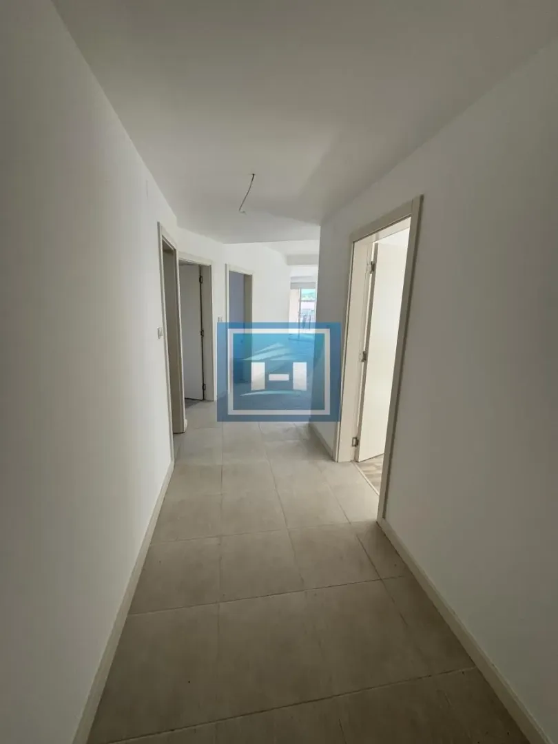 Prodaja, četvorosoban stan, 97m², Centar, Paraćin