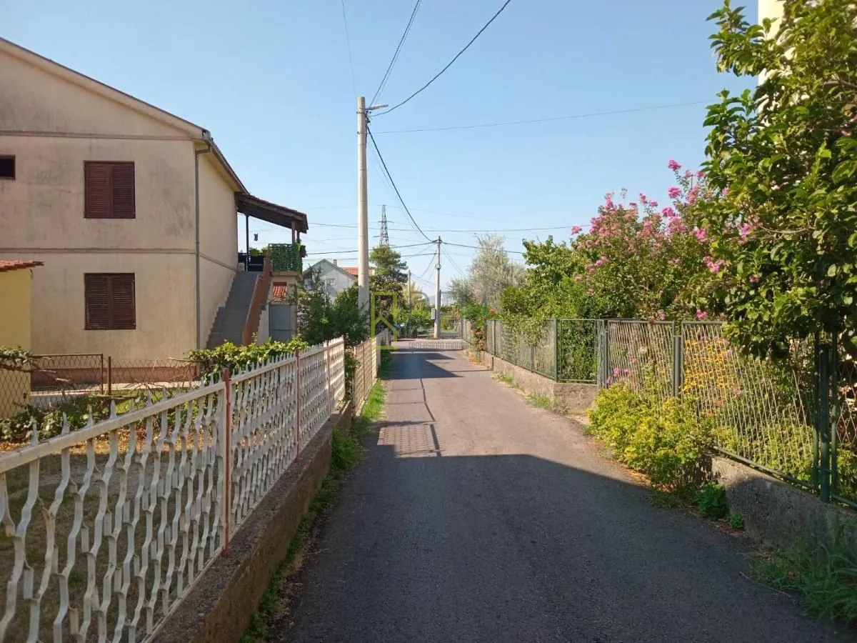 Prodaja, kuća, 232m², Tološi, Podgorica