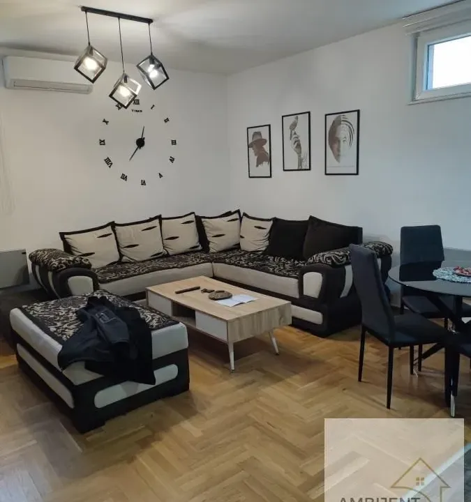Prodaja, trosoban stan, 52m², Zemun Sve Podlokacije, Beograd