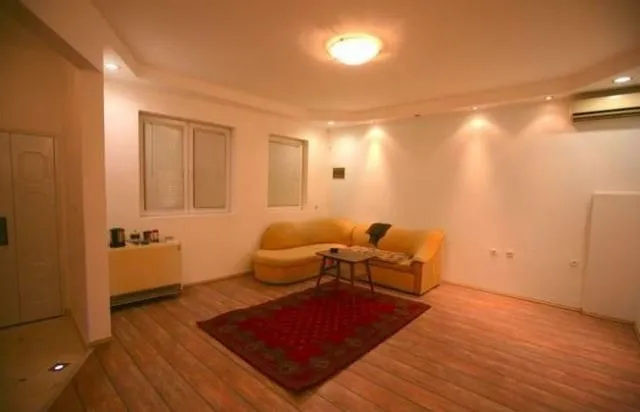 Izdavanje, dvosoban stan, 70m², Đeram Pijaca, Beograd