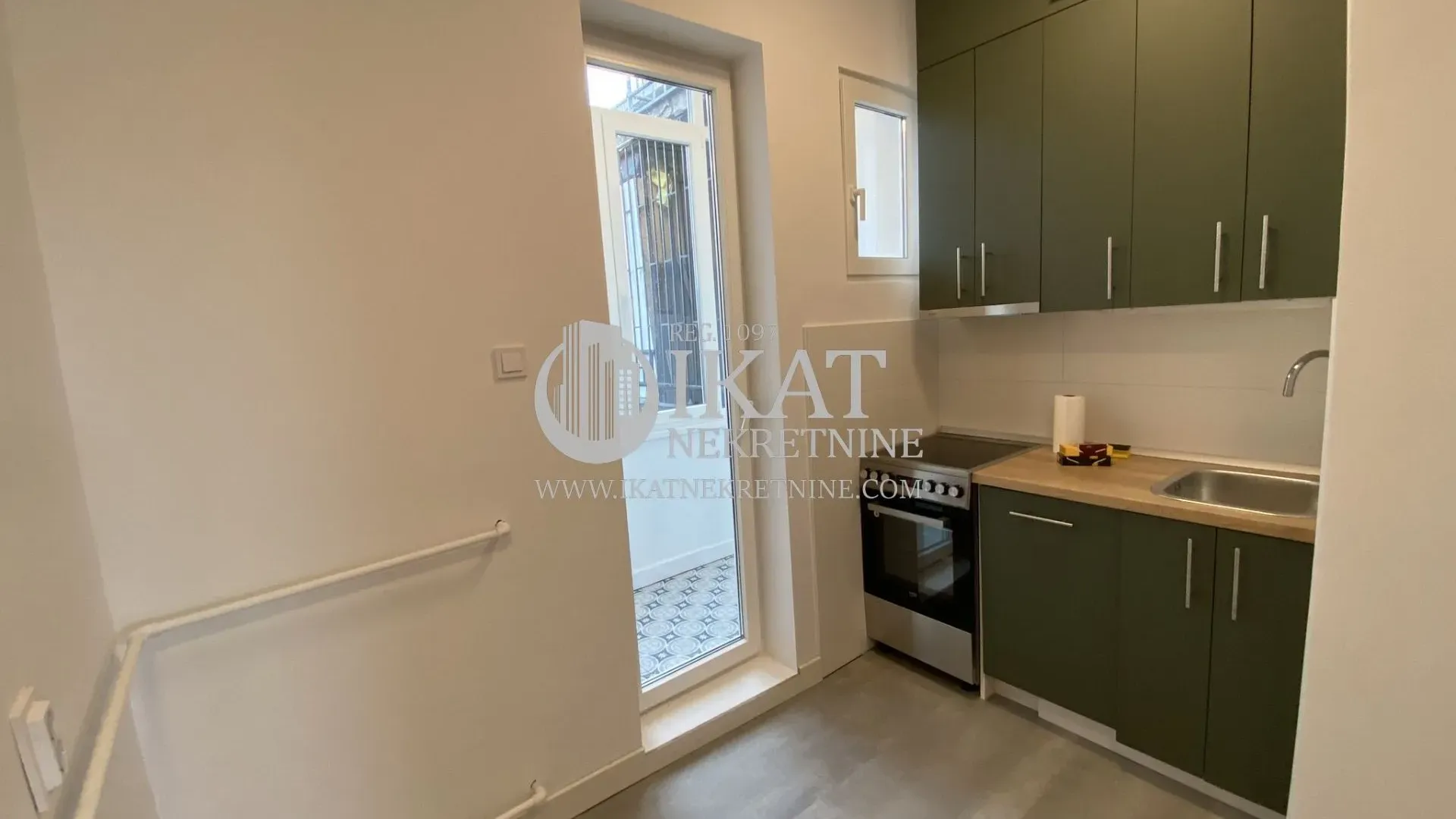 Rent, four bedroom apartment, 105m², Slavija, Vračar Sve Podlokacije