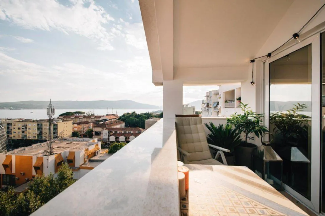 Prodaja, dvosoban stan, 93m², Centar, Tivat
