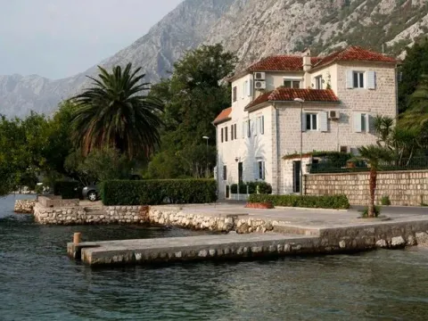 Prodaja, kuća, 246m², Kotor, Crna Gora - image 1