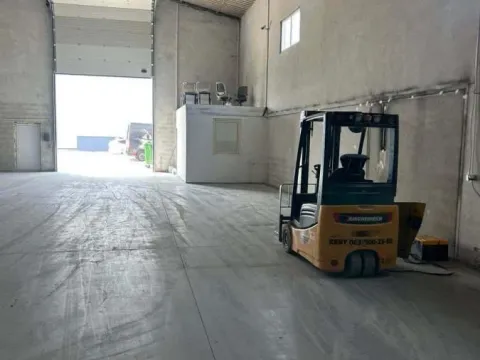 Izdavanje, poslovni prostor, 280m², Zemun Ugrinovci, Zemun Sve Podlokacije - image 2