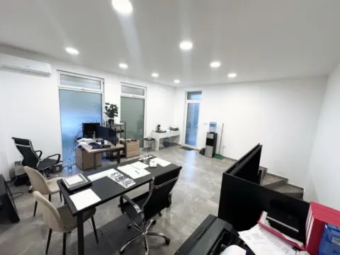 Rent, office space, 56m², Blok 9, Podgorica - image 4