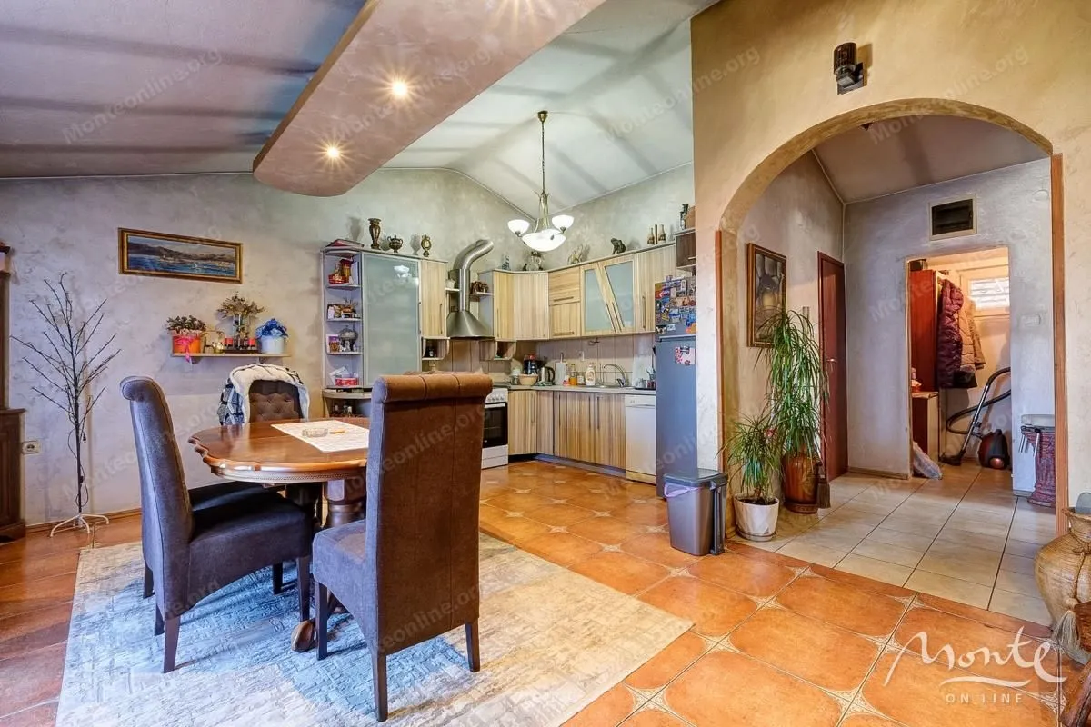 Prodaja, kuća, 219m², Dobrota, Kotor