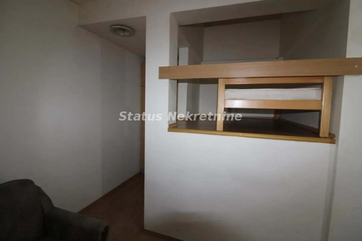Rent, studio apartment, 27m², Bulevar Oslobodjenja, Novi Sad Sve Podlokacije