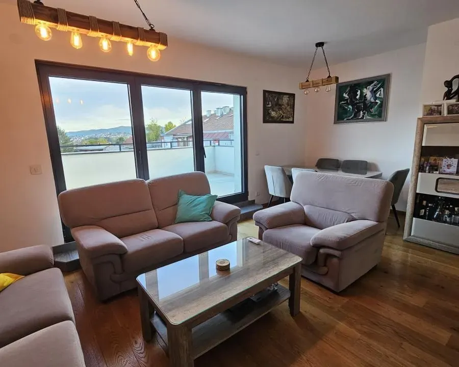 Prodaja, stan, 140m², Erdoglija, Kragujevac