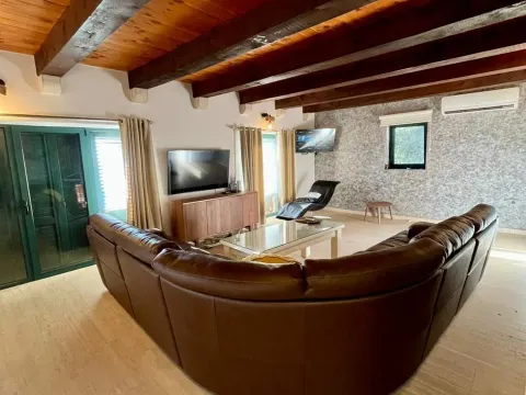 Rent, house, 200m², Reževići, Budva - image 8