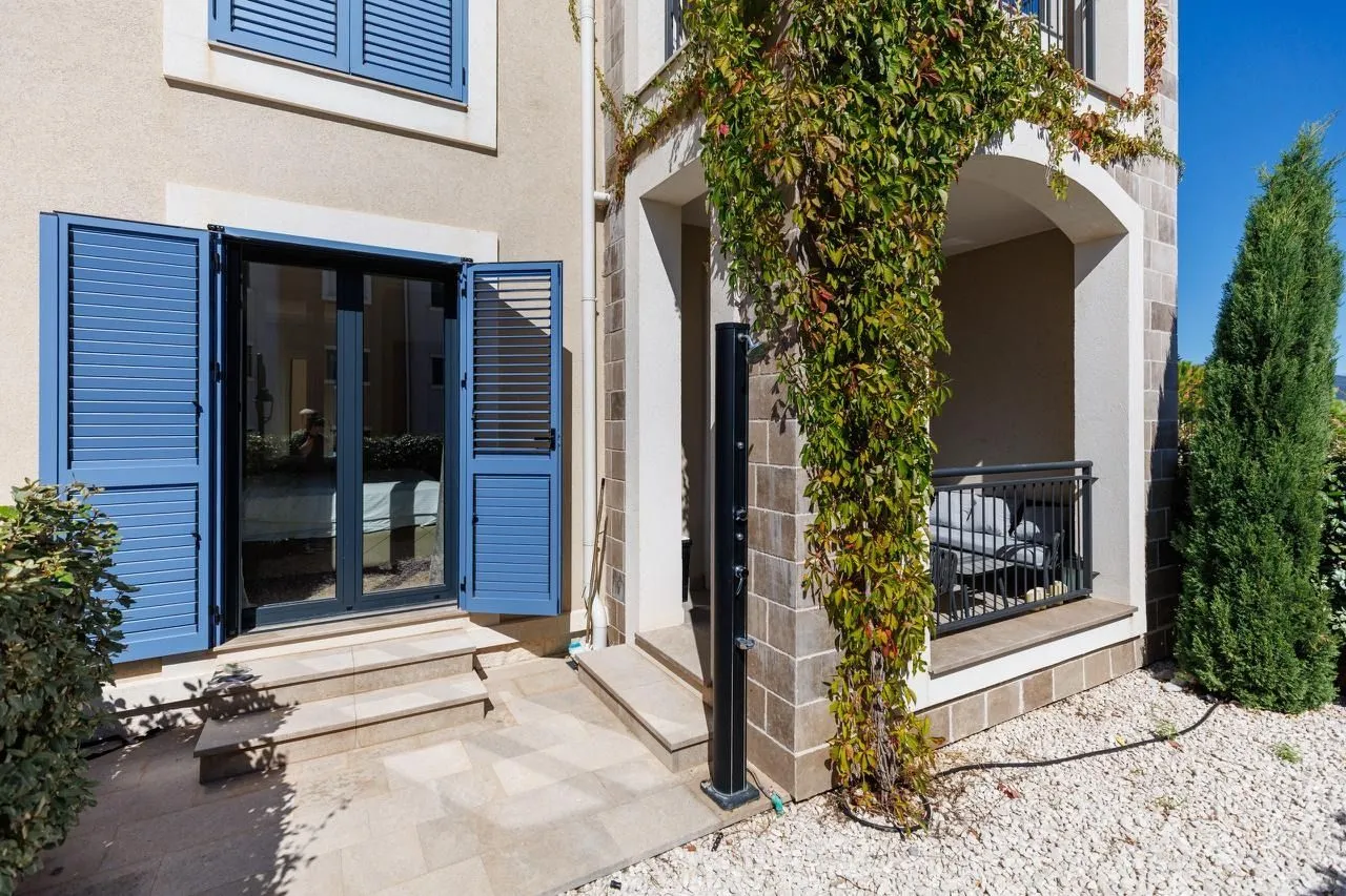 Prodaja, jednosoban stan, 73m², Luštica Bay, Tivat