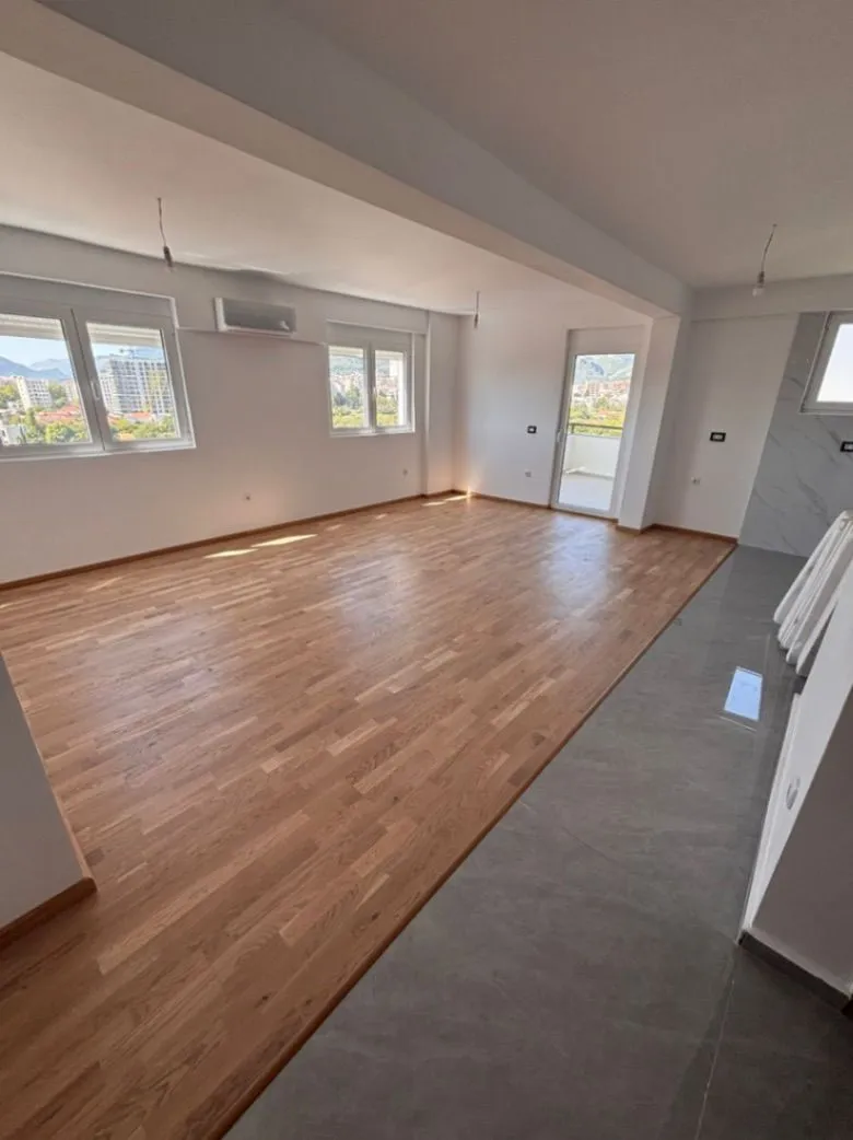 Prodaja, dvosoban stan, 81m², Centar, Bar