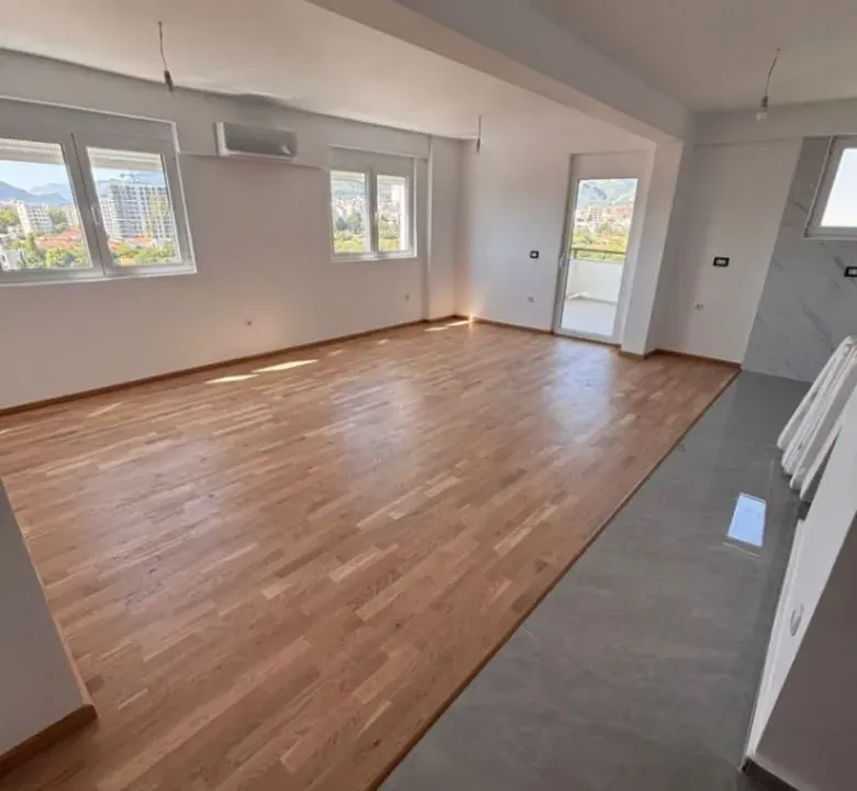 Sale, two bedroom apartment, 81m², Centar, Bar