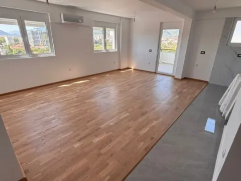 Sale, two bedroom apartment, 81m², Centar, Bar