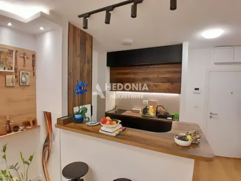 Sale, three bedroom apartment, 70m², Zemun Sve Podlokacije, Beograd - image 2