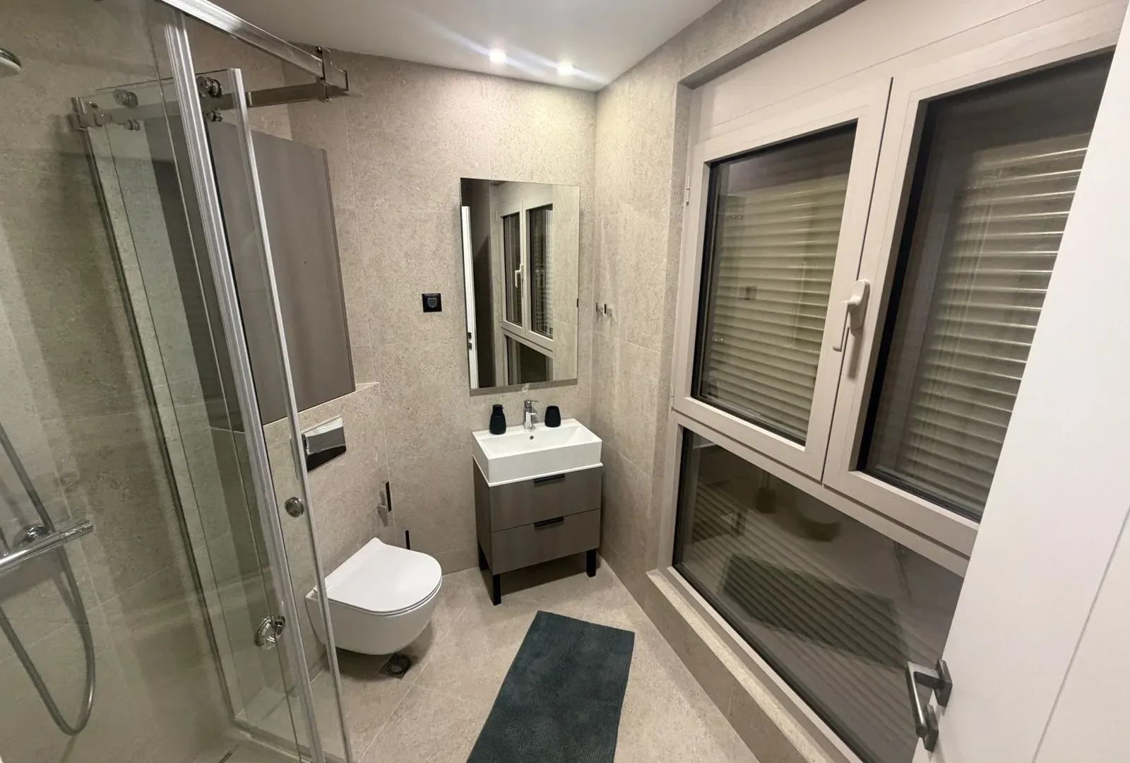 Izdavanje, dvosoban stan, 72m², Tripovići, Tivat