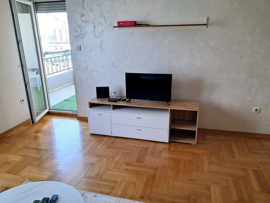 Izdavanje, jednosoban stan, 55m², Ljubović, Podgorica