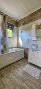 Izdavanje, dvosoban stan, 86m², Bečići, Budva - image 4