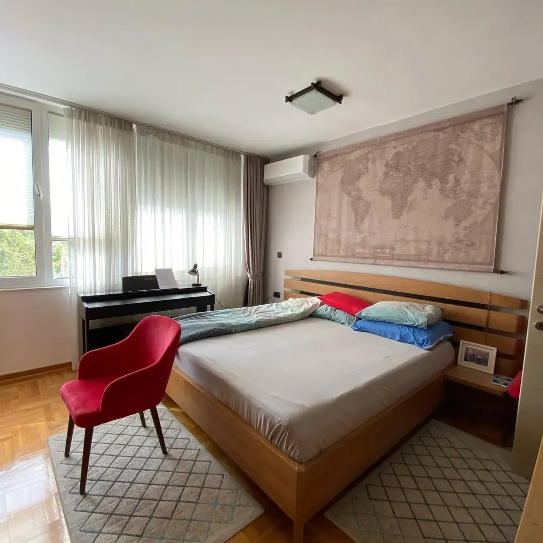 Izdavanje, trosoban stan, 120m², Centar, Podgorica