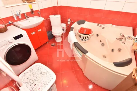 Rent, house, 175m², Vranići, Podgorica - image 20