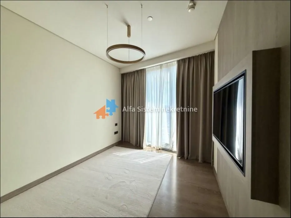 Izdavanje, trosoban stan, 98m², Savski Venac, Beograd