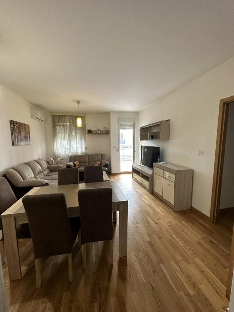 Izdavanje, dvosoban stan, 80m², City Kvart, Podgorica