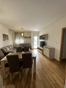 Izdavanje, dvosoban stan, 80m², City Kvart, Podgorica - image 2