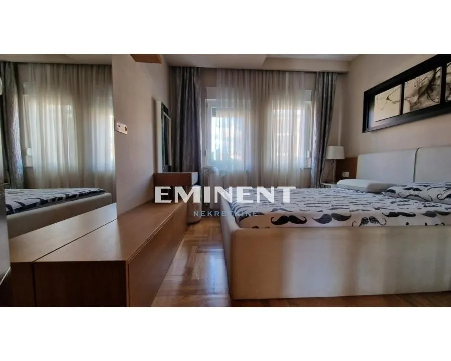 Sale, house, 345m², Surčin, Beograd