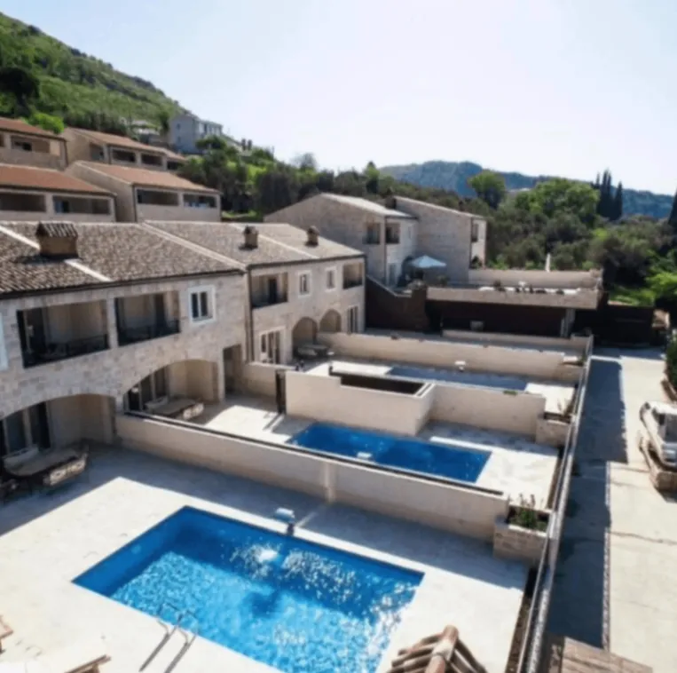 Izdavanje, kuća, 130m², Reževići, Budva