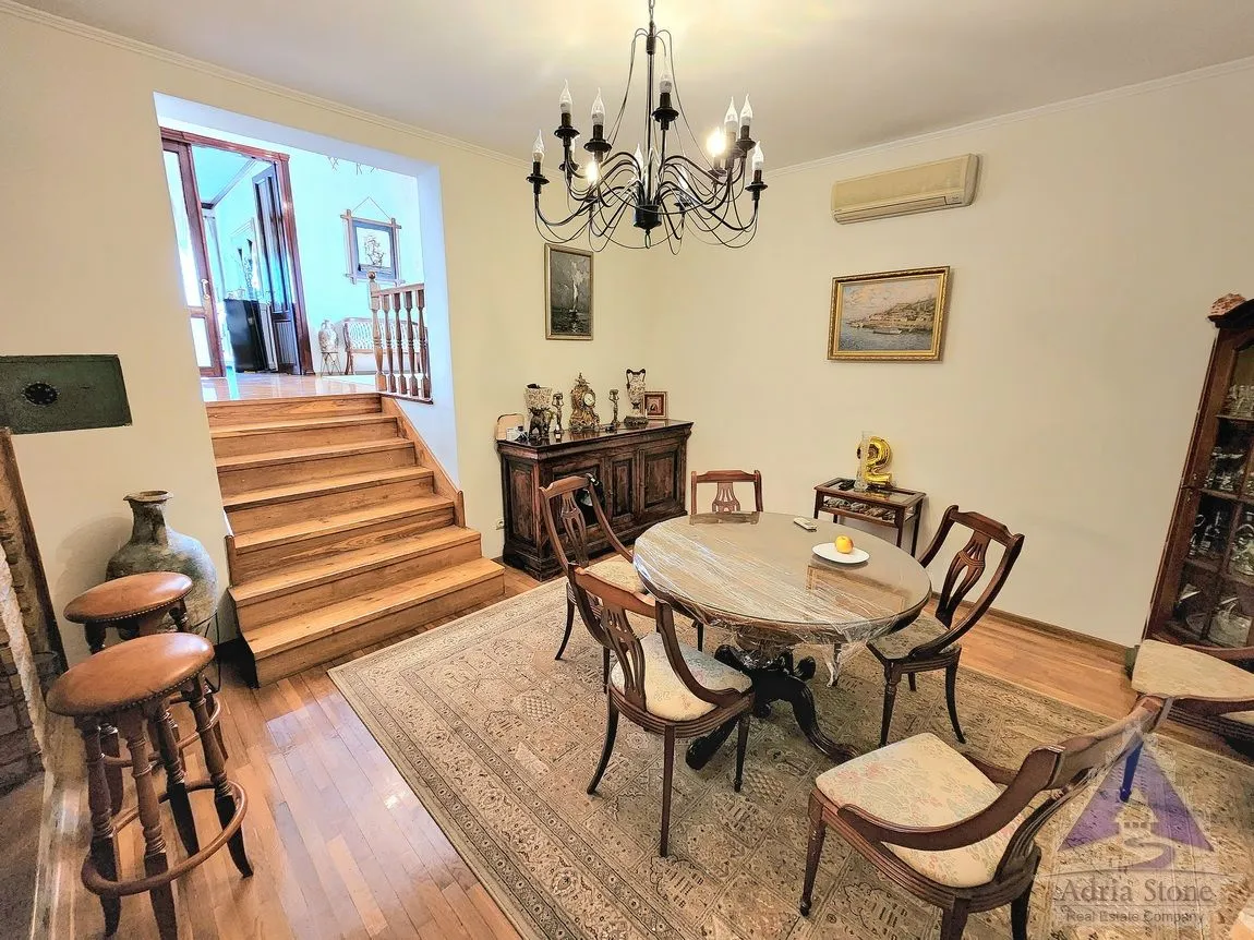 Prodaja, kuća, 1500m², Škaljari, Kotor